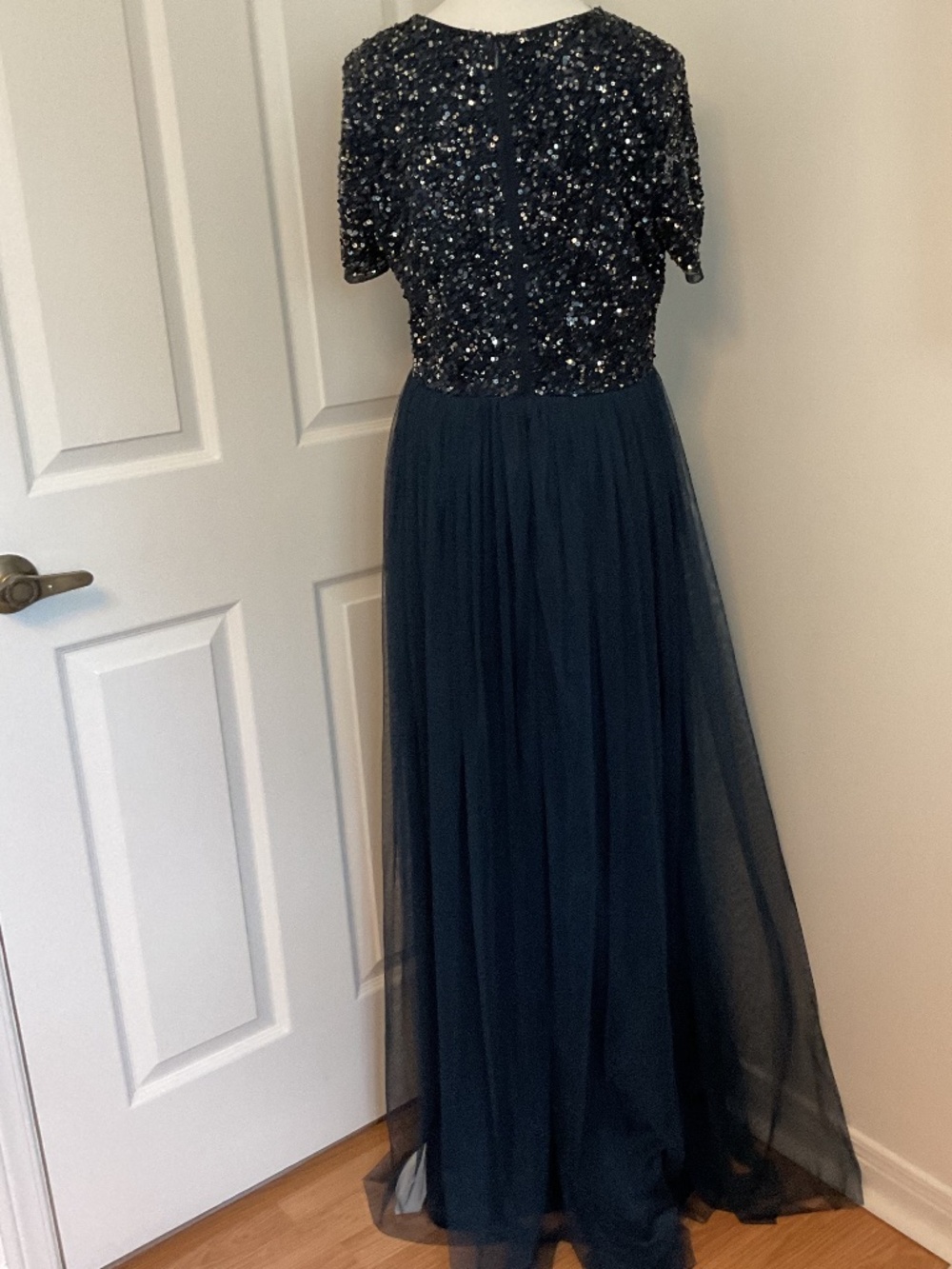 ⭐️ Maya Deluxe Women's V-Neck Navy Gown - size tag missing - Picture 7 of 11